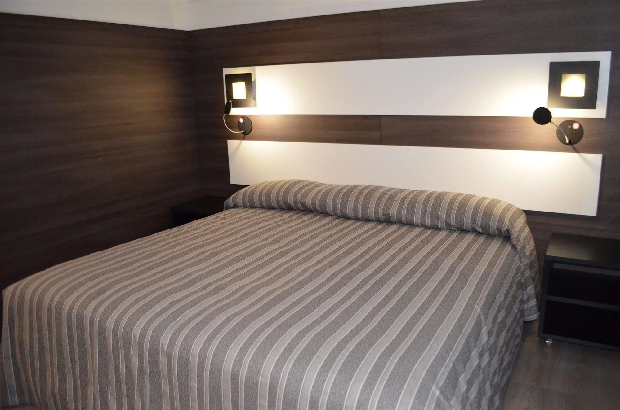 Prix Hotel Passo Fundo Esterno foto